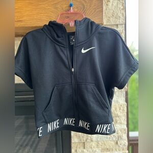 𝐍𝐈𝐊𝐄 𝘋𝘳𝘪-𝘍𝘪𝘵 𝘚𝘩𝘰𝘳𝘵 𝘚𝘭𝘦𝘦𝘷𝘦 𝘡𝘪𝘱 𝘜𝘱 𝘛𝘰𝘱